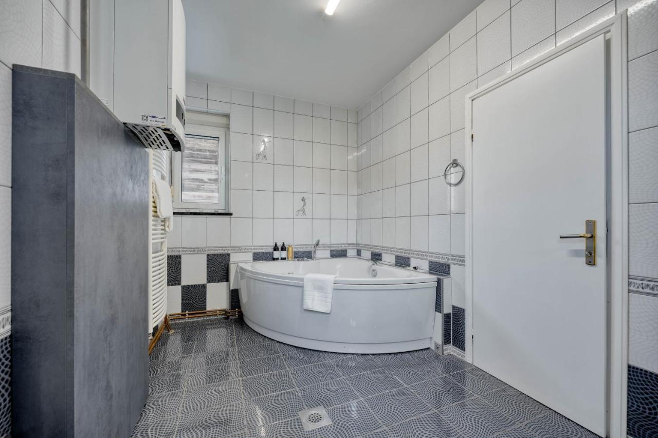 Astarea - Luxe Penthouse In Nature - Jacuzzi - Free Private Parking - Terrace & Balcony - Peace Загреб Экстерьер фото