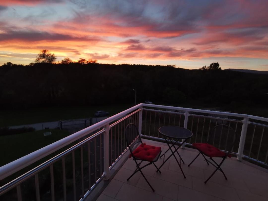 Astarea - Luxe Penthouse In Nature - Jacuzzi - Free Private Parking - Terrace & Balcony - Peace Загреб Экстерьер фото